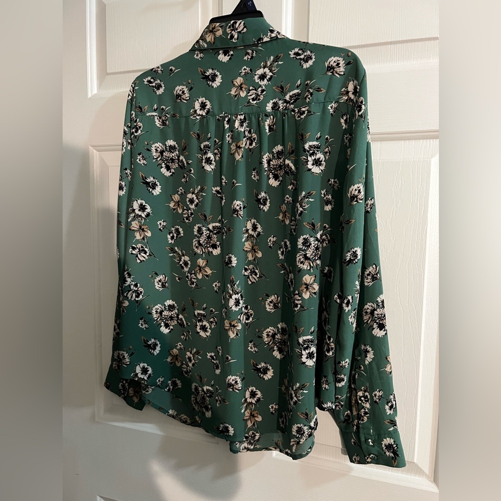 Floral Torrid Button Down Blouse 🔥 - Picture 2 of 7